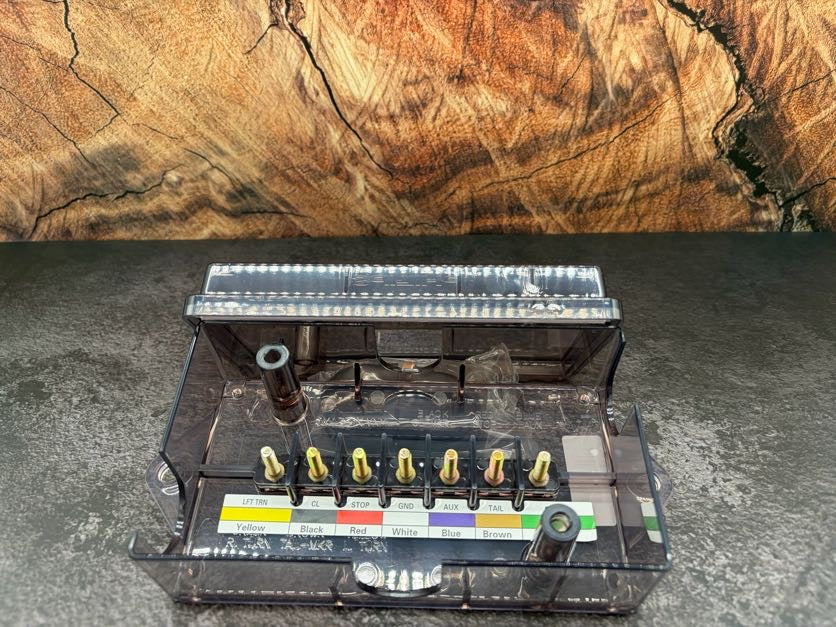 15-961 Junction Box | 7-Way Wiring Junction Box with Stud Terminals