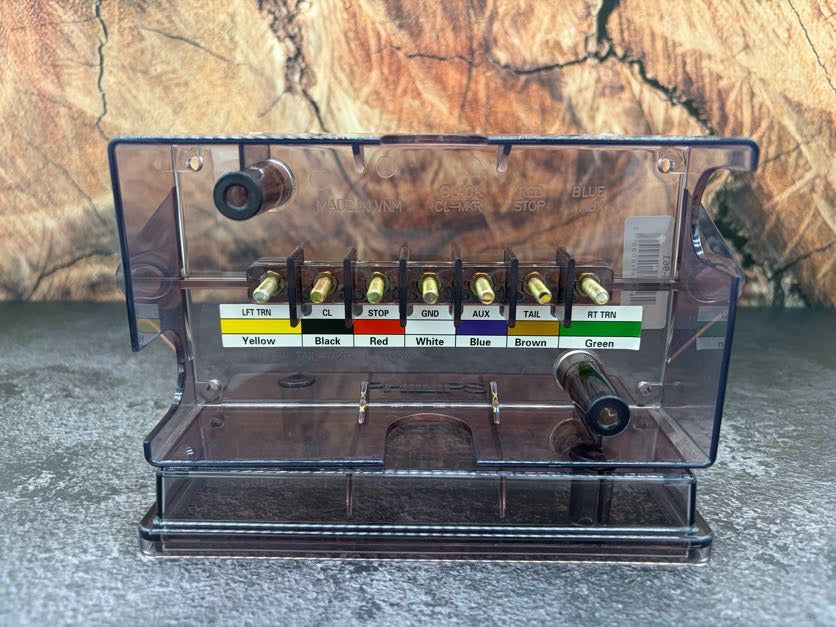15-961 Junction Box | 7-Way Wiring Junction Box with Stud Terminals